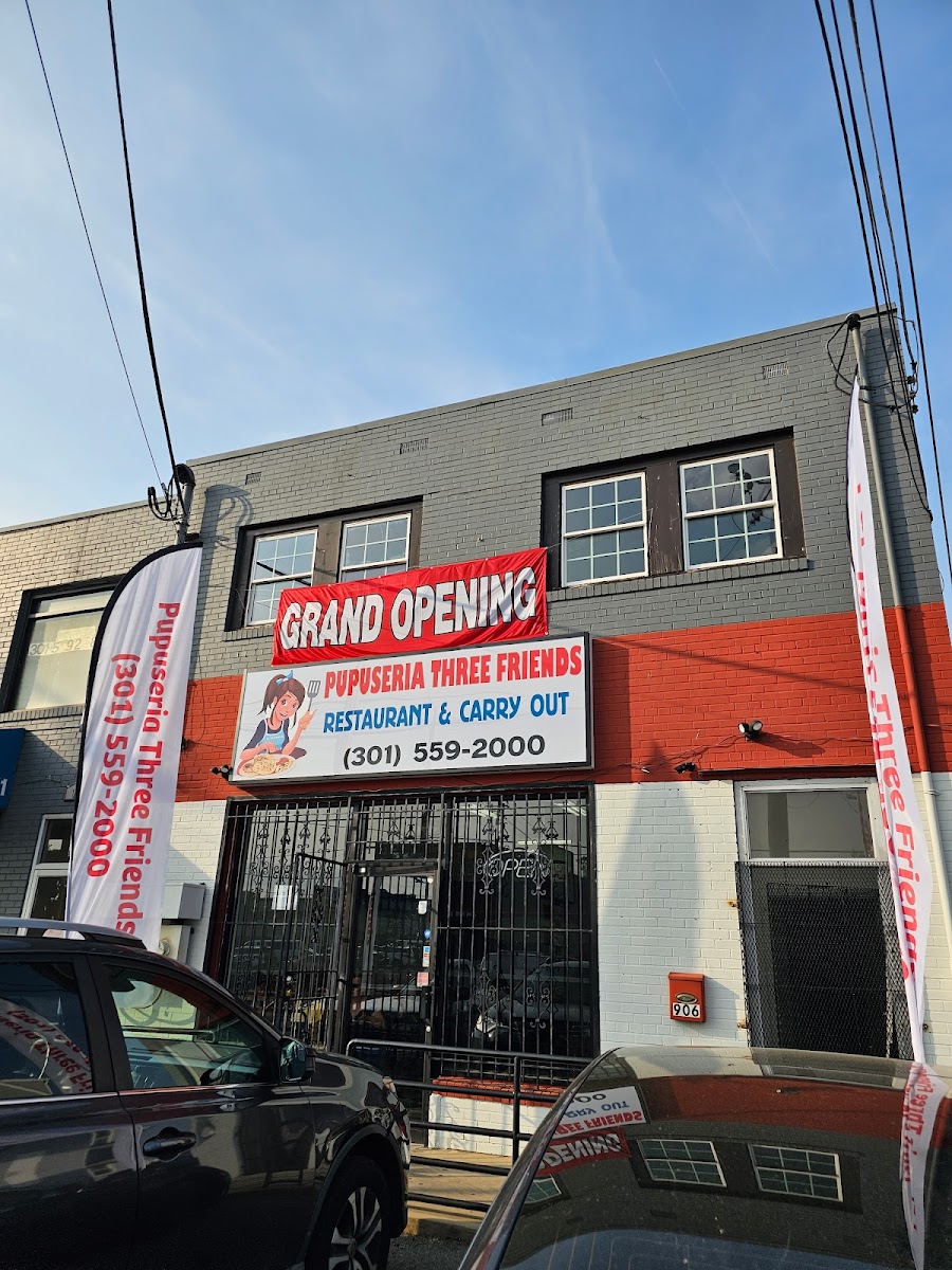 Pupuseria Three Friends